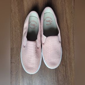 Gap  slip-on shoes, size 10, preowned and in very good condition.